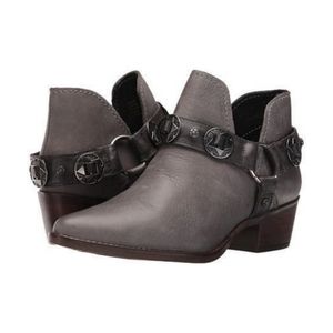 Steve Madden Grey Leather ankle boots 7.5